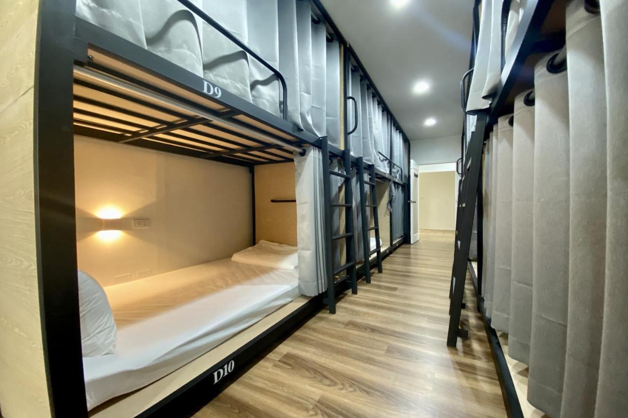 Forgotten Hostel Silom Банкок Екстериор снимка