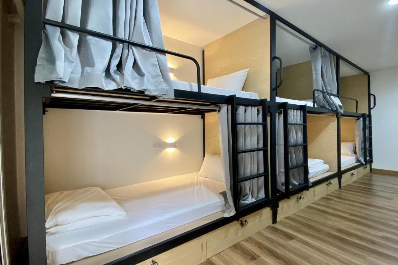 Forgotten Hostel Silom Банкок Екстериор снимка