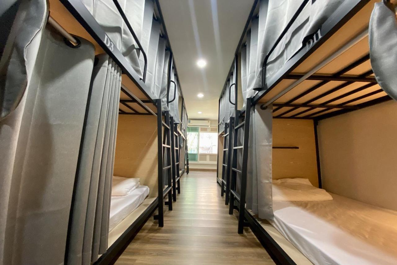 Forgotten Hostel Silom Банкок Екстериор снимка