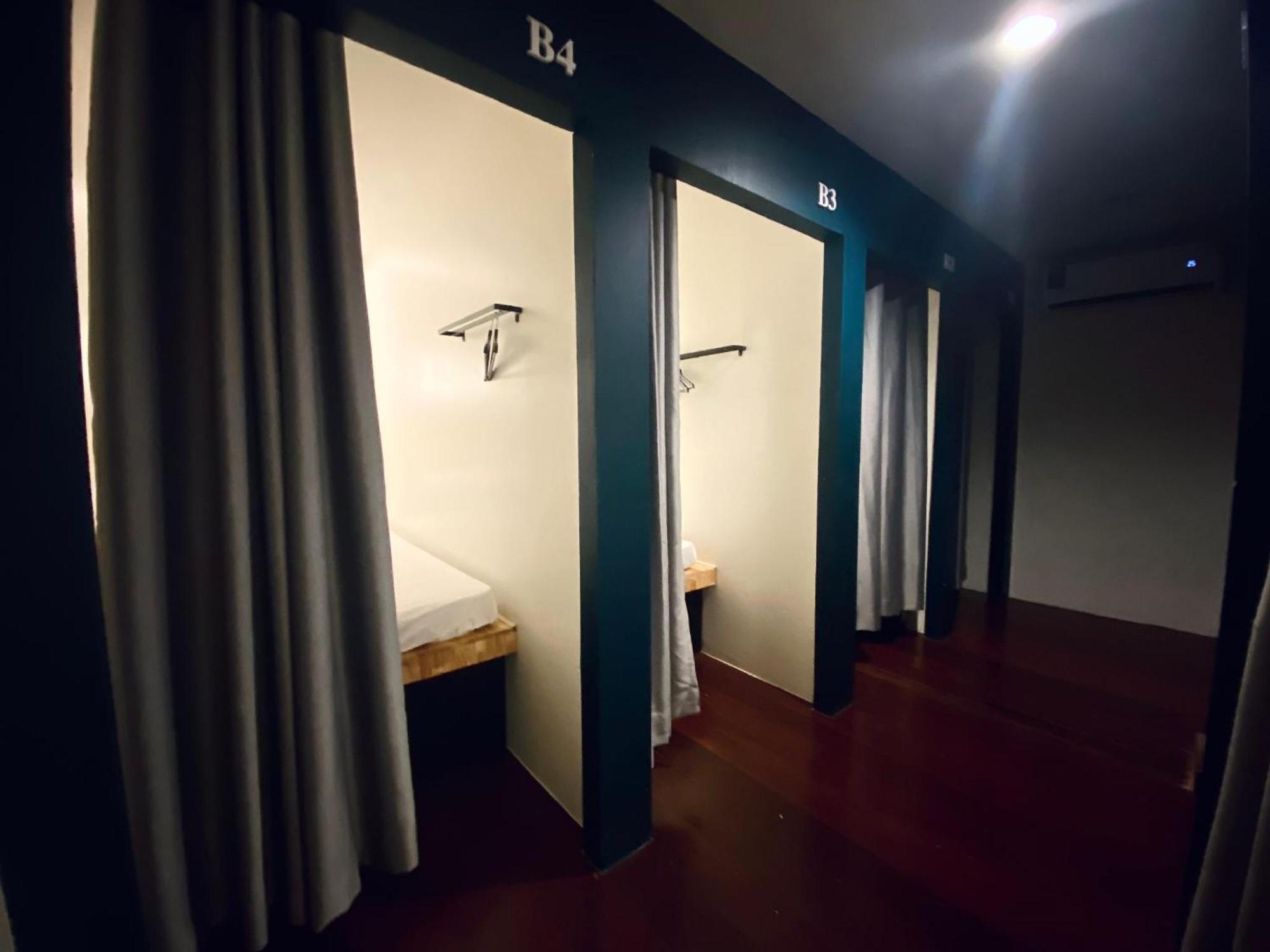 Forgotten Hostel Silom Банкок Екстериор снимка