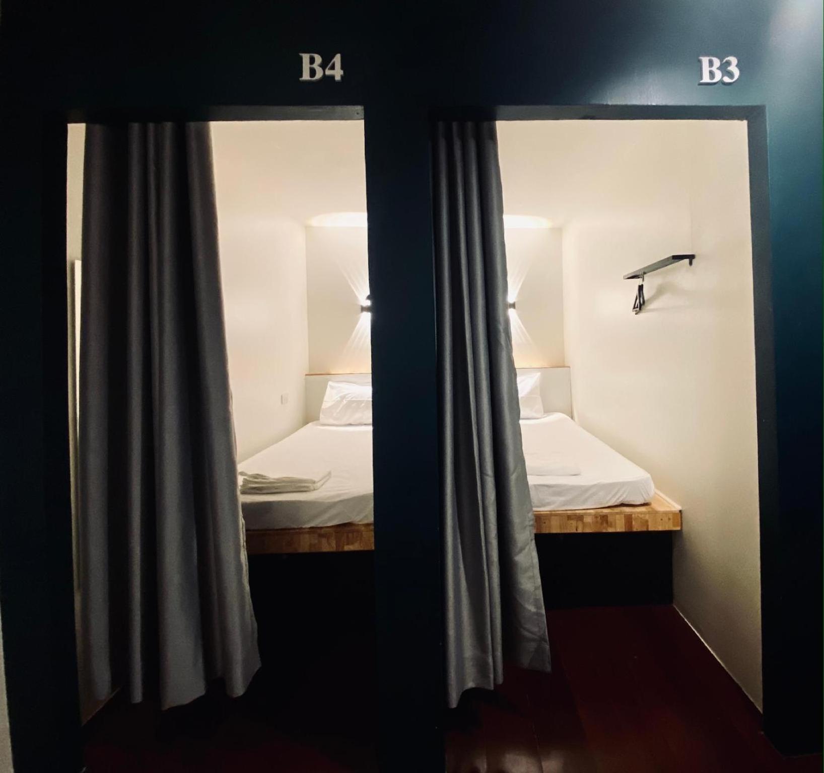Forgotten Hostel Silom Банкок Екстериор снимка